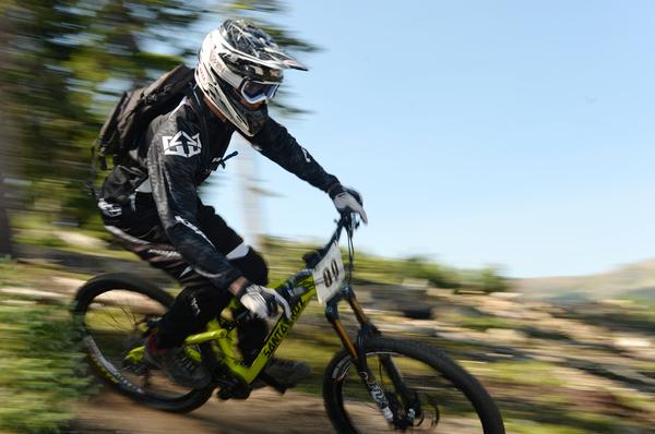 mountain bike enduro racer