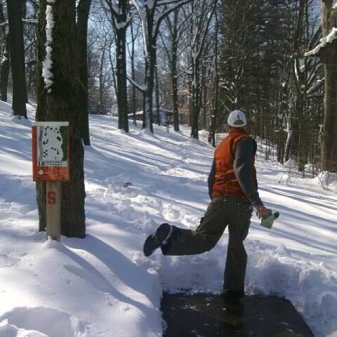 disc golf in snow